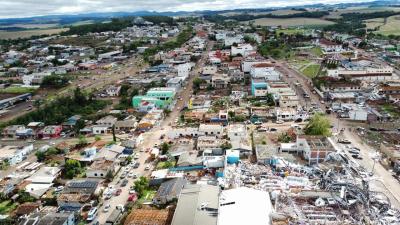 Tornado causa devastação em Rio Bonito do Iguaçu; Governo do Estado decreta calamidade pública